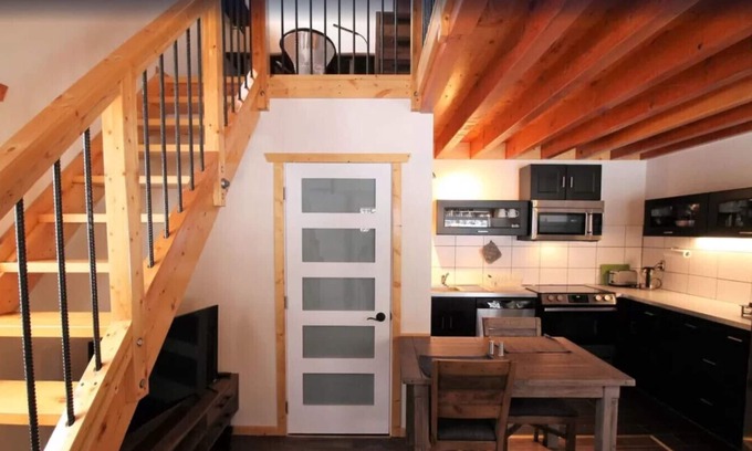 Anahim Lake House | Red Cariboo Resort - Classic Apartment