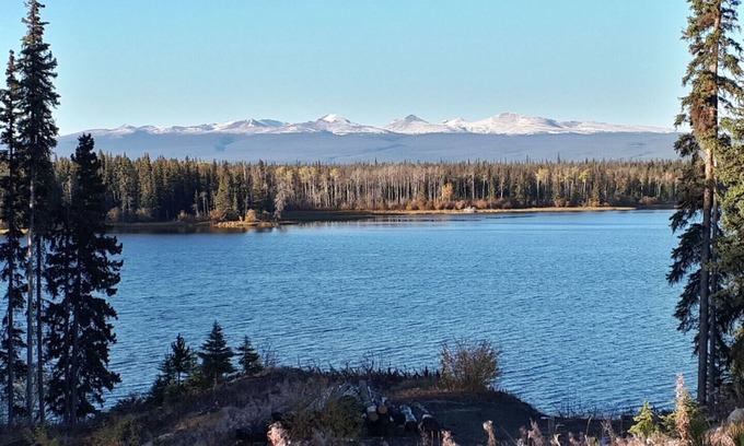 Anahim Lake House | Red Cariboo Resort - Lake View Apartment