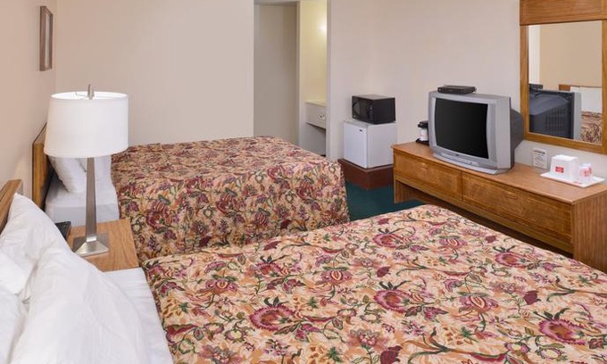 Pulaski Hotel | Red Carpet Inn Pulaski