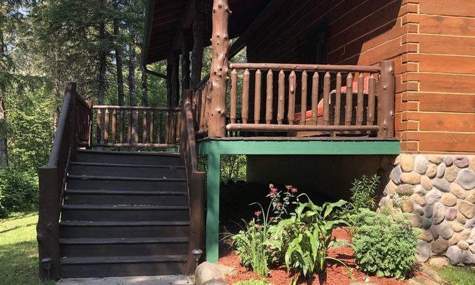 Hayward Cabin | Red Fox Loft- Bike/Ski to Birkie & ATV Trails!