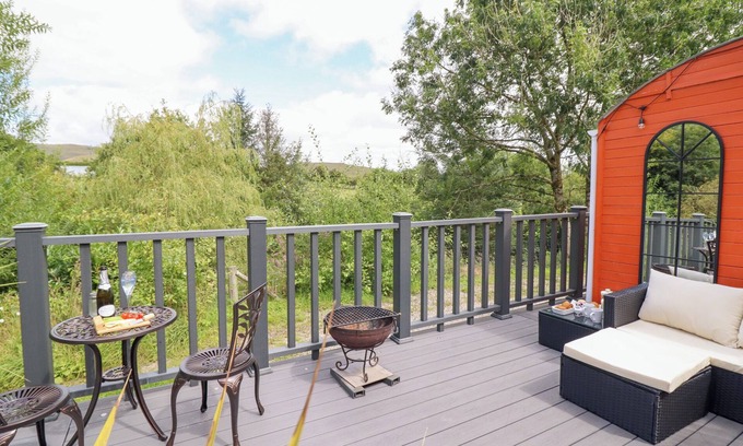 Oswestry Cottage | Red Kite at Wild Valley Huts