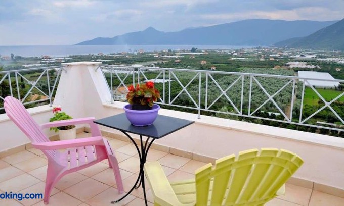 Livadi Apartment | Red Rock and View Leonidio maisonette studio