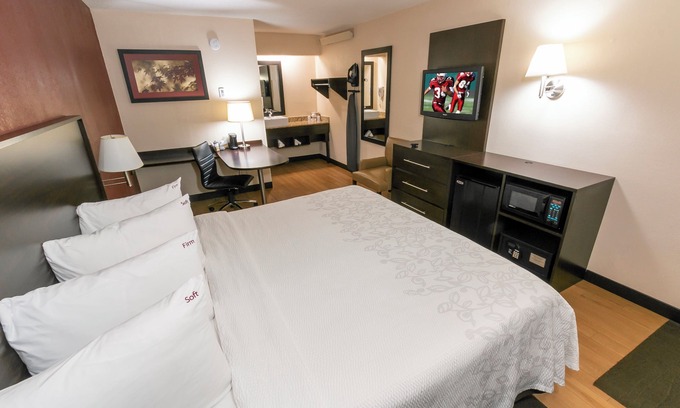 Lakeview Hotel | Red Roof Inn PLUS+ Washington DC - Manassas