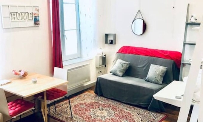 Fontainebleau Condo | Red - The Studio Castle in middle of Fontainebleau
