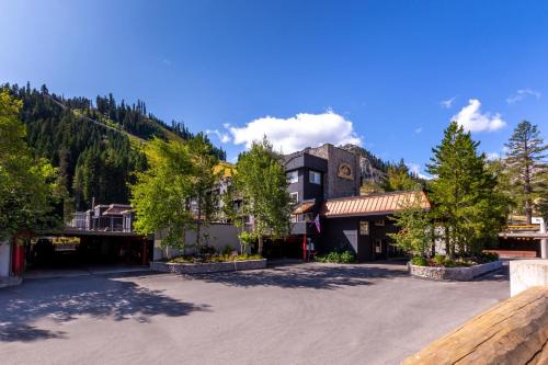 Olympic Valley Cabin | Red Wolf Lodge at Olympic Valley