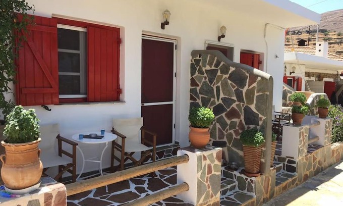 Kithnos House | red2 guest house