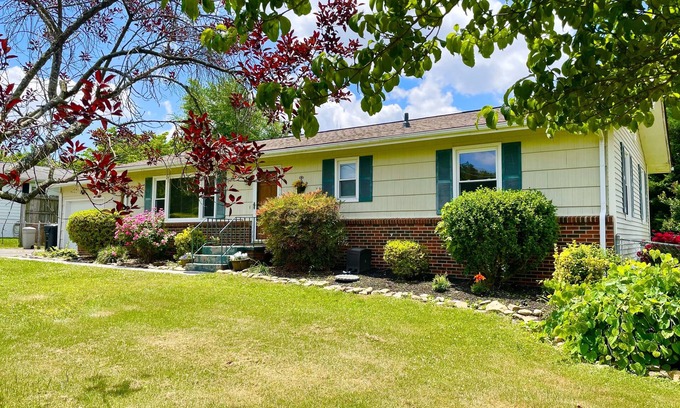 Knoxville House | Redbud Retreat*Pets welcome*FENCED yard*close to downtown*