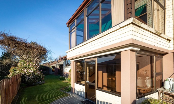 Te Anau Cottage | Redcliff House - Te Anau Holiday Home