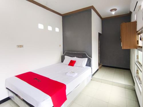 Pare Hotel | RedDoorz at Brawijaya Central Kampung Inggris