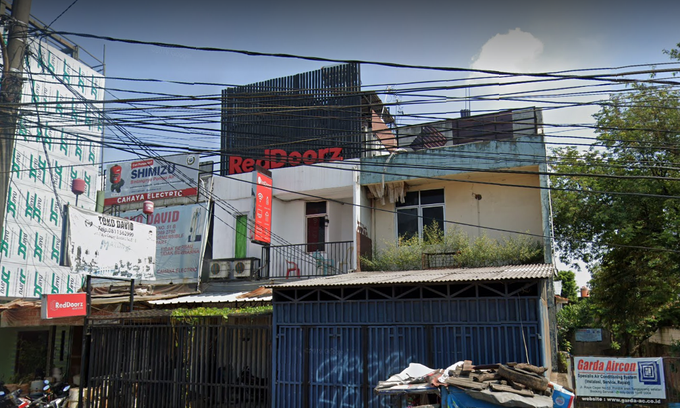 Pondok Aren Hotel | RedDoorz Near Stan