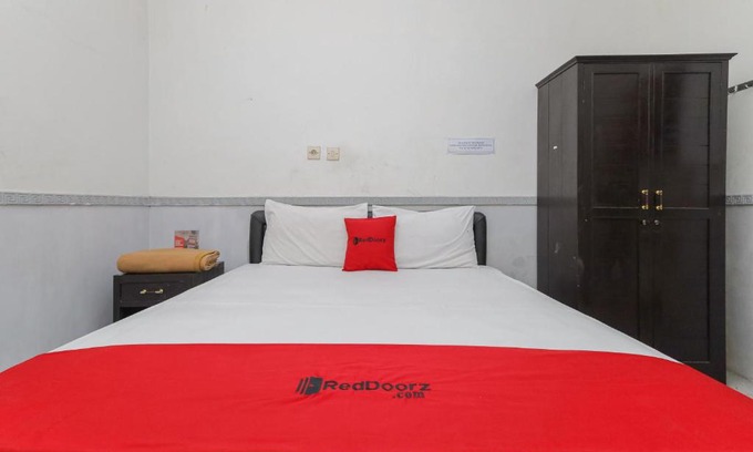 Klojen Hotel | RedDoorz near Stasiun Malang Kota Lama 2