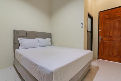 Banjarsari Hotel | RedDoorz near Terminal Tirtonadi 2