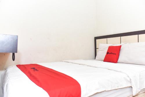 Makassar Hotel | RedDoorz near Universitas Muhammadiyah Makassar