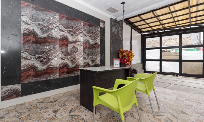 Cipete Utara Hotel | RedDoorz Plus @ Cipete Damai