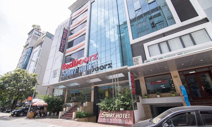 Dich Vong Hotel | RedDoorz Plus Near Cau Giay Park