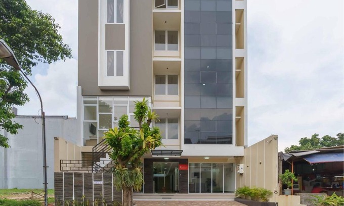 Serpong Hotel | RedDoorz Plus near Eka Hospital BSD 5