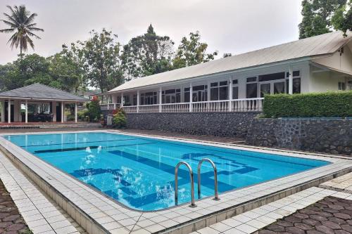 Cisarua Hotel | RedDoorz Resort at Tridaya Cisarua Puncak