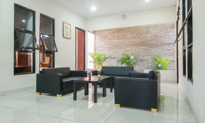 Purwokerto Hotel | RedDoorz Syariah near Universitas Jenderal Soedirman