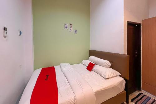 Samarinda Hotel | RedDoorz syariah near Universitas Mulawarman