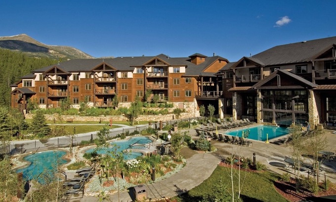Four O'Clock Condo | REDUCED 3/25-4/1! Ski-in/Ski-Out, 2 Bdrm, Hot Tubs, Indoor-Outdoor Pool, Theater