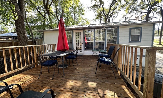 New Braunfels House | Reel Haus, Charming Cottage on Lake Dunlap, Heated pool and River access