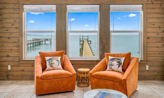 Rockport House | Reel Livin | Bay View, Private Fishing Pier!