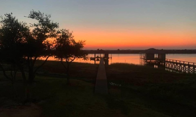 Hackberry House | REEL N REST in Hackberry LA ! Waterfront home with beautiful views .