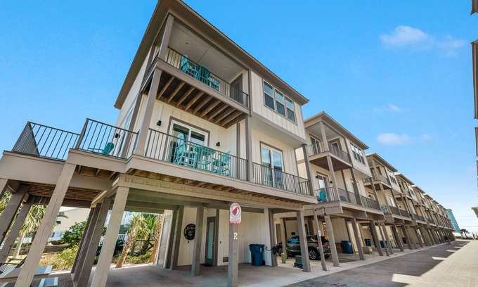 Gulf Shores House | REEL RETREAT-LAGOON FRONT PRIVATE COTTAGE, EXTRA AMENTIES, BEACH ACCESS, LOTS OF OUTDOOR FURNITURE