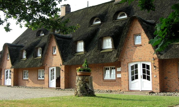Busumer Deichhausen Apartment | Reethaus Seeschlößchen, apartment Klippenmöwe, only 200m to the beach