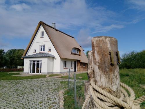 Rerik House | Reethaus Strandgut - geräumiges FH, 5 Schlafzimmer, Sauna und 3 Terrassen, Balkon