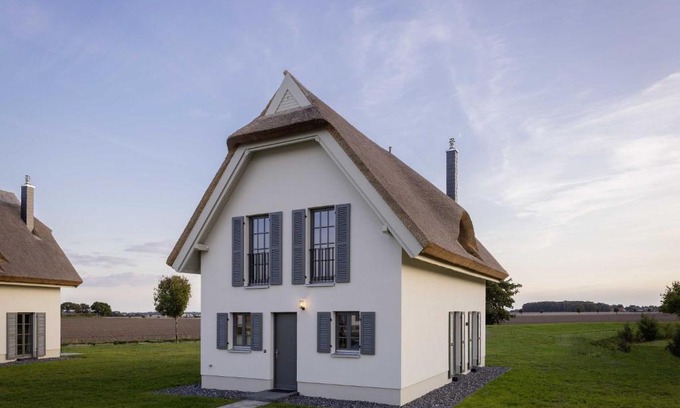 Kreptitz House | Reetland am Meer - Luxus Reetdachvilla mit 3 Schlafzimmern, Sauna und Kamin E07