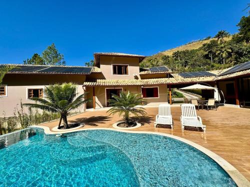 Olaria House | Refúgio em Lumiar: Piscina Aquecida, Área Gourmet e Rio Privado