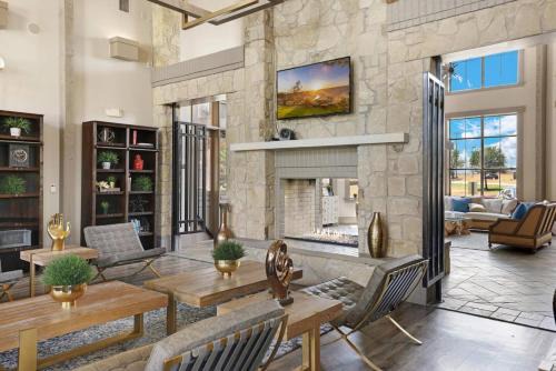 Fossil Creek Apartment | Refined Unit 2BR, 2BA Pool Access