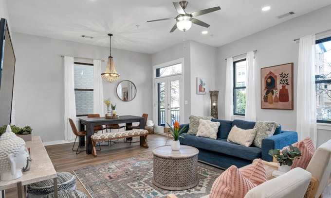 Hillsboro Village Condo | REFRESHING 2 bedroom, 3 bed ★ Nashville condo w/FREE Parking +Near Restaurants
