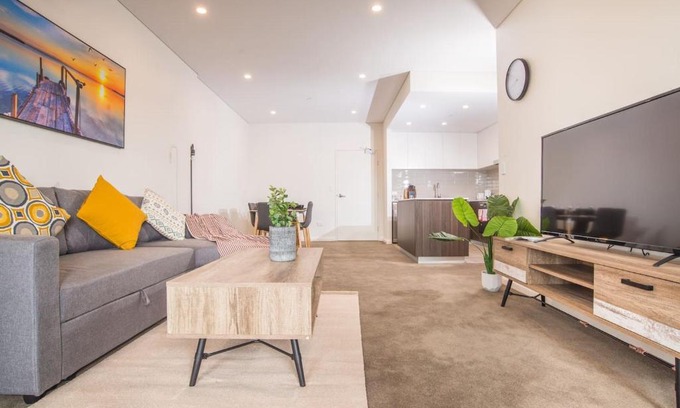 Liverpool Apartment | REFRESHING 2bed2bath APT in Up&Coming Liverpool