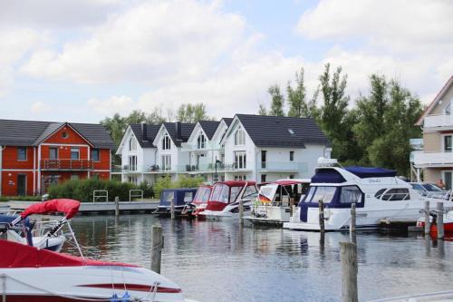 Plau am See House | Reihenhaus in Plau am See mit Terrasse und Balkon, cleaning included