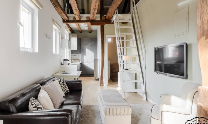 Embajadores Apartment | Reina Sofía II - Charming loft