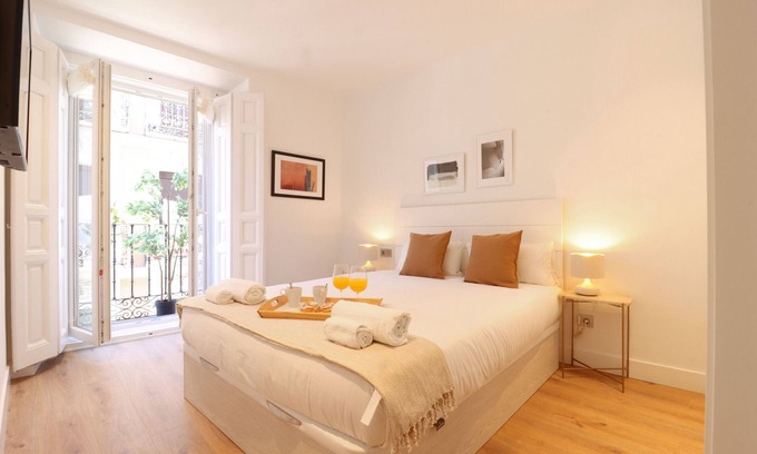 Embajadores Apartment | Reina Sofia Suite II