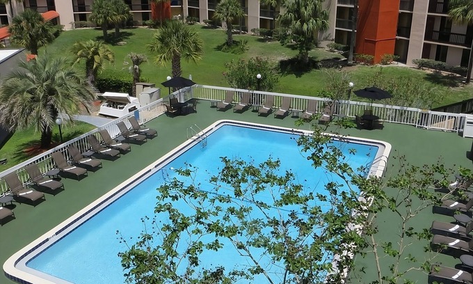 Florida Center Hotel | Rejuvenate and Relax! Four Cozy Units Near SeaWorld! Pool, Breakfast, Parking!