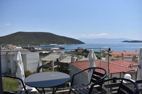 Nea Peramos Apartment | Relàxo Maisonette KYMA
