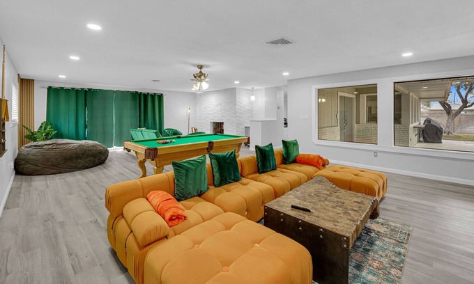 Las Vegas House | Relax and Recharge 15 minutes from the Las vegas Strip in a horse ranch house