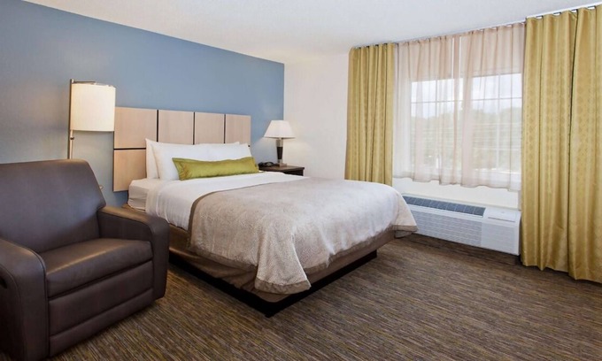 Westchase House | Relax and Recharge! FREE Parking, Pets Allowed, Near Boone Road Park Trail!