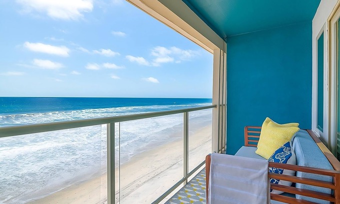 Carlsbad Village Hotel | Relax and Recharge! Outdoor Pool, Beachfront Property, Free Breakfast!