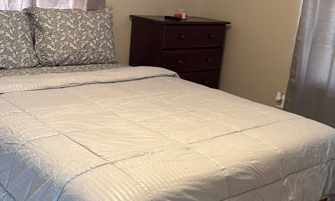 Bodden Town Apartment | Relax and Unwind at our cozy 1-bedroom Apt, within 5 mins away from the beach