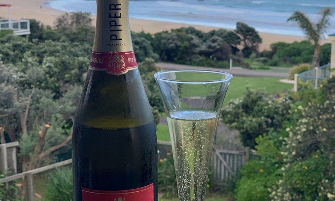 Skenes Creek House | *Relax and unwind - ocean views, pet-friendly, walk to the beach, unlimited wifi