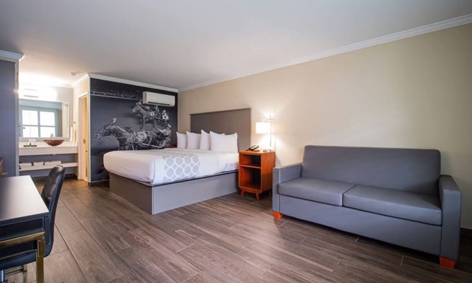 Ocala Apartment | Relax and Unwind! Pet-Friendly Property, Onsite Pool, Free Breakfast