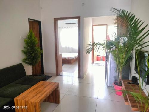 Indore Apartment | Relax at Green Hut Couple Friendly