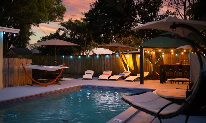 Hunt Club Villa | Relax at Serenity – Heated Pool Spa WIFI BBQ Near Beach