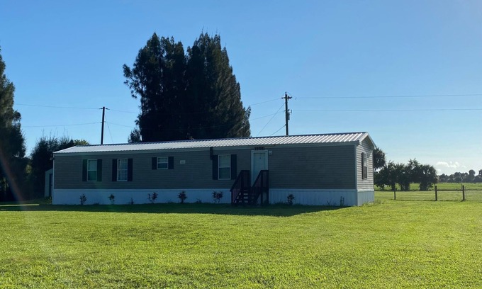 Moore Haven House | Relax! Bring your boat and fish Lake Okeechobee!