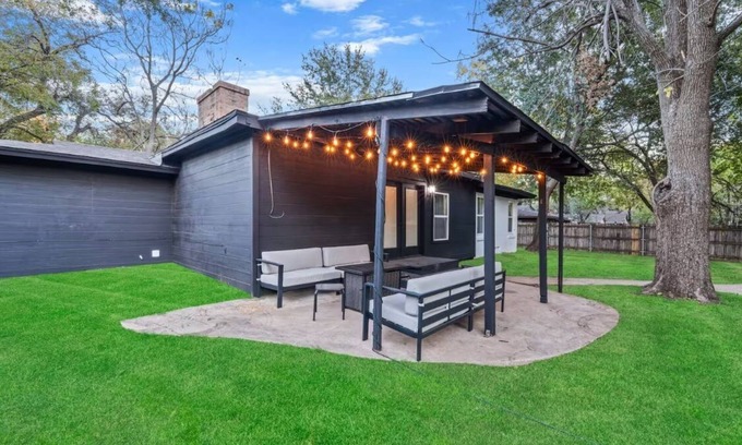 West Arlington House | Relax by the POOL in Arlington TX 3B2B home. 10 min from AT&T Stadium/Six flags